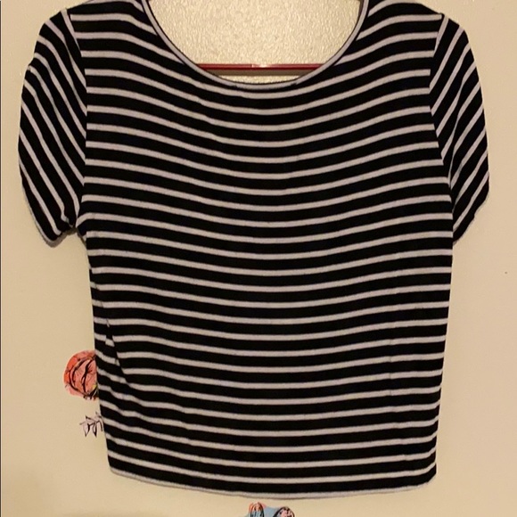 Crop-top - Picture 2 of 2